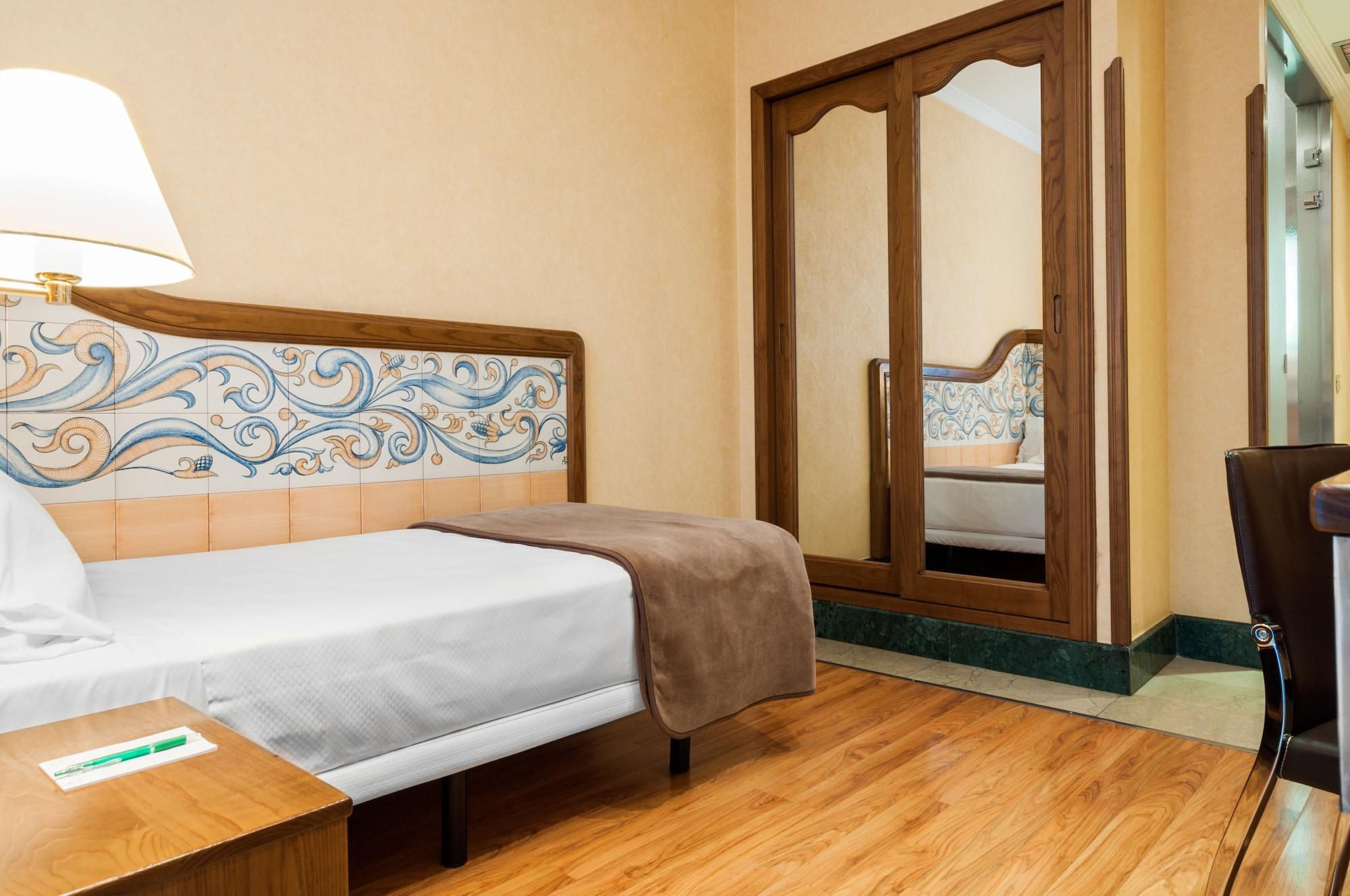 Hotel Julia Madrid Exterior photo