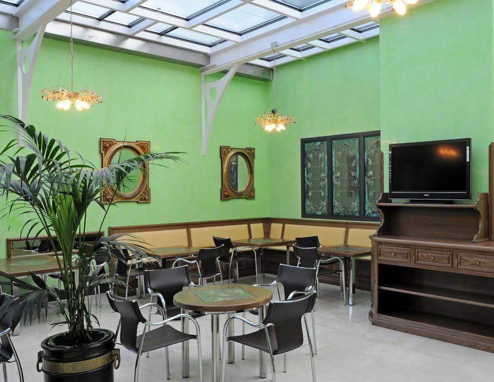 Hotel Julia Madrid Exterior photo