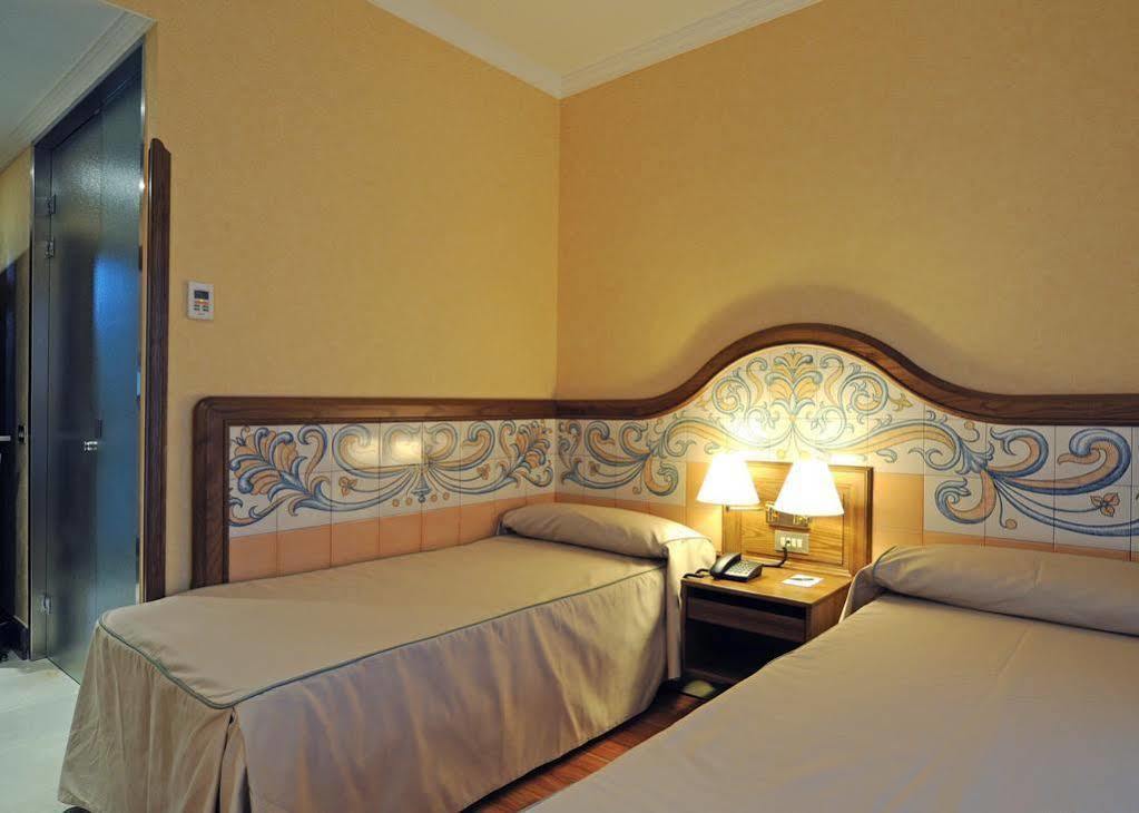 Hotel Julia Madrid Exterior photo